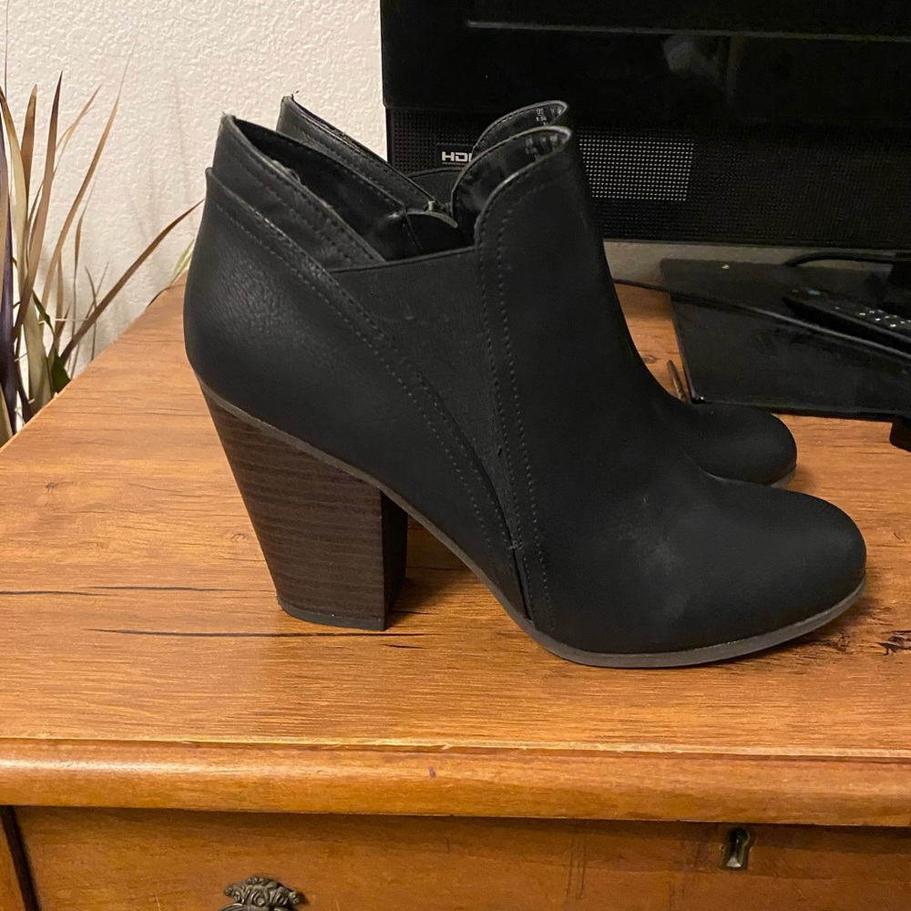 Fergalicious Black Panther Ankle Boots - Picture 3 of 4